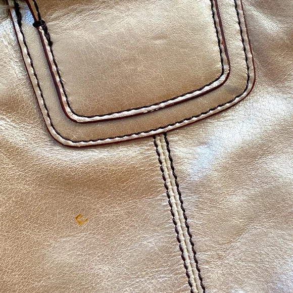 Hobo bag, metallic champagne gold. - Picture 8 of 10